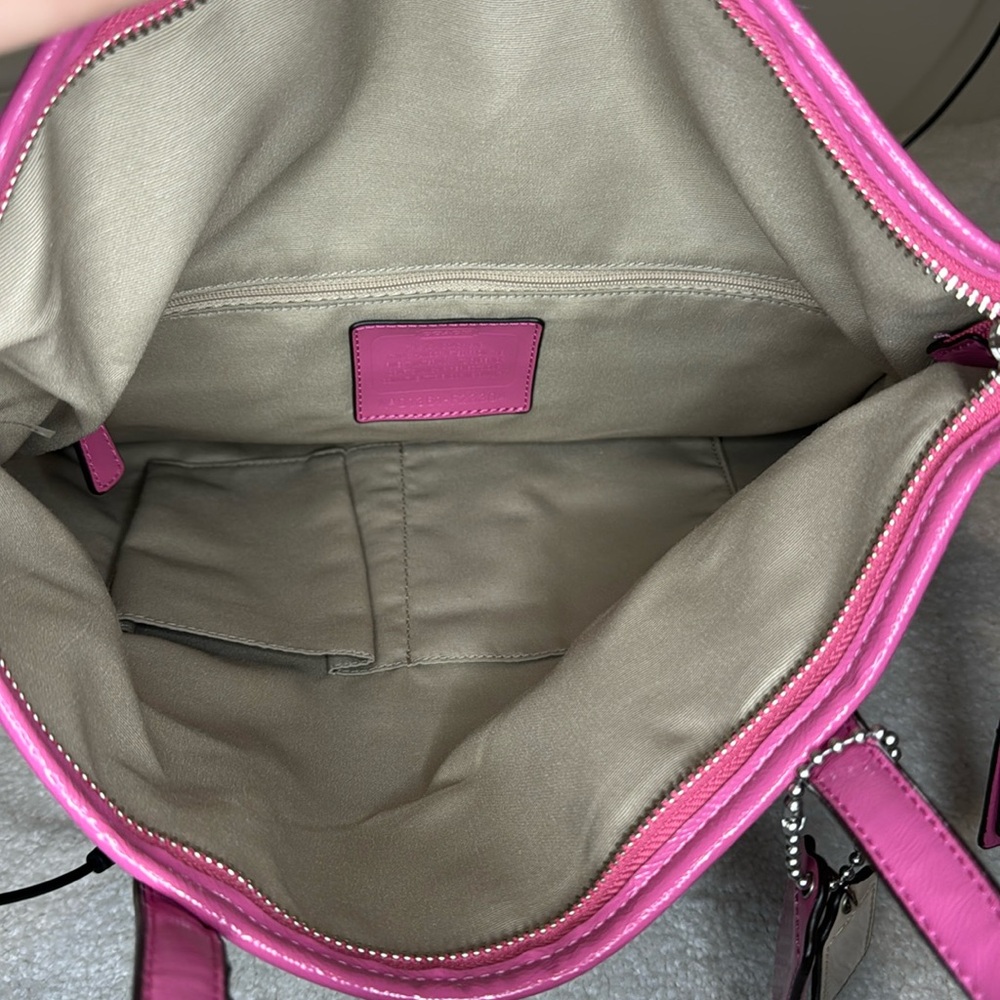 Coach Monogram bag. - Picture 6 of 7